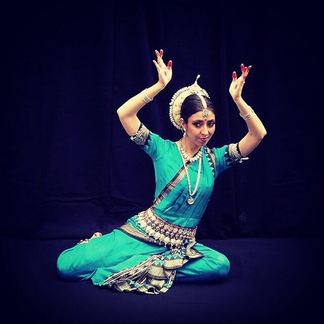 Mahina Khanum cours de danse indienne cours de danse Bollywood cours de danse odissi