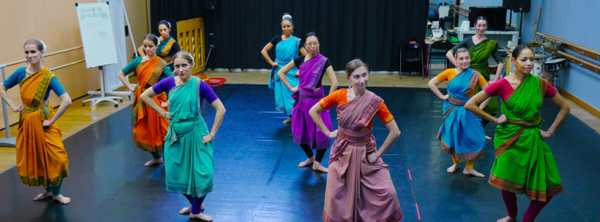 Cours de danse classique indienne Odissi par Mahina Khanum au conservatoire Jean Wiéner de Bobigny